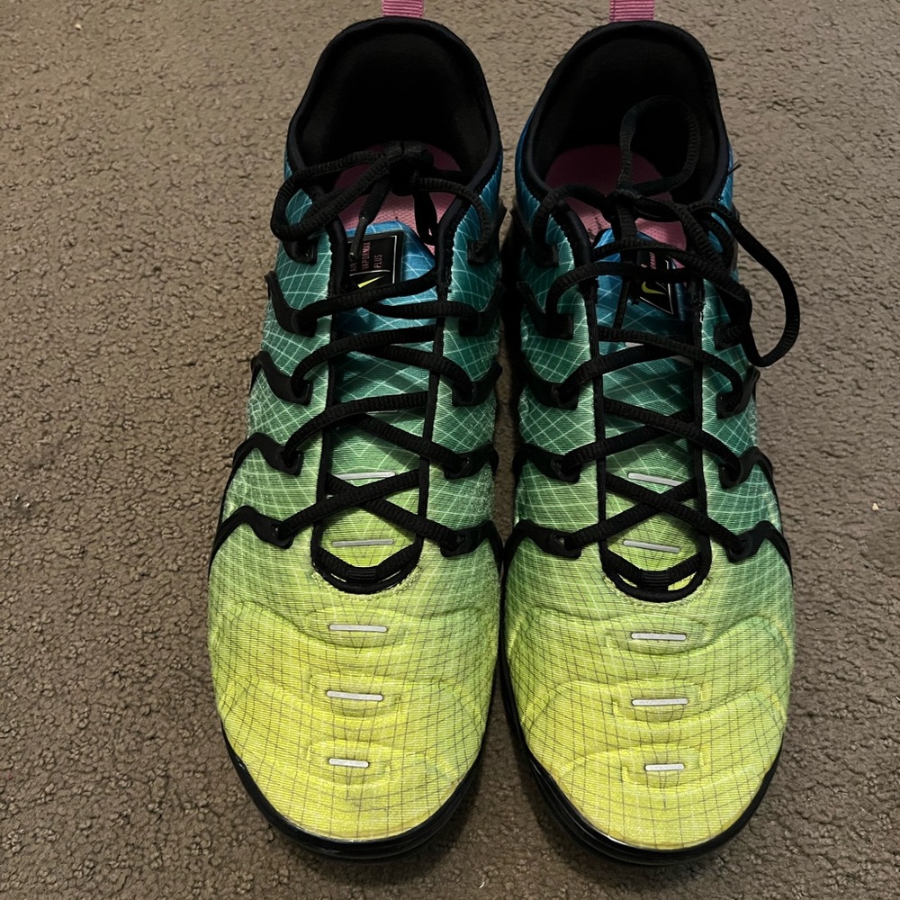 Nike Air VaporMax Plus in Aurora Green and Reflect Silver